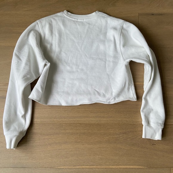 Brandy Melville cropped crewneck - one size (M ish) - white with writing - Picture 2 of 4